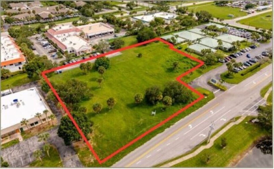 1360 36th St, Vero Beach, FL à louer - Photo du bâtiment - Image 3 de 9