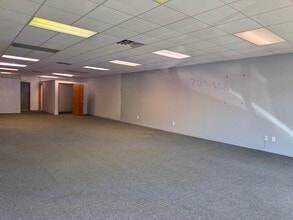 300 Jonestown Rd, Winston-Salem, NC for lease Building Photo- Image 2 of 4
