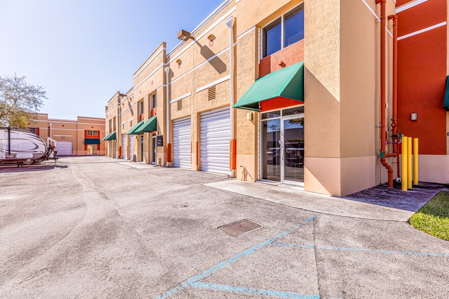 11965 SW 142nd Ter, Miami, FL for lease - Building Photo - Image 2 of 10