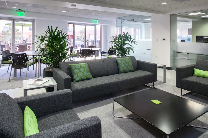 992-998 4th St, San Rafael, CA for lease - Building Photo - Image 2 of 8