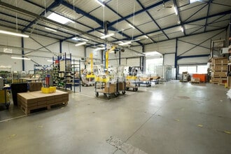 Flex in Dagneux for lease Building Photo- Image 1 of 4