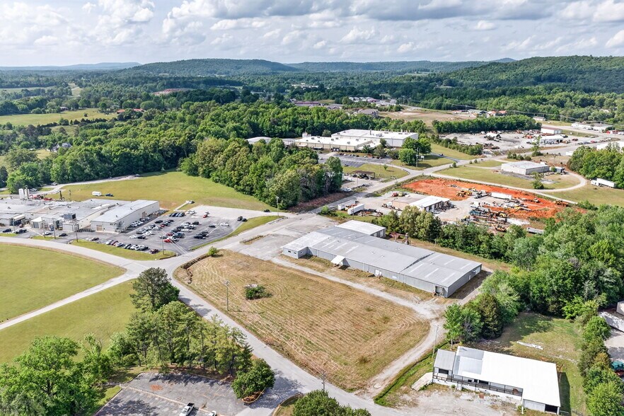 167 Industrial Park Cir, Livingston, TN à vendre - Photo du bâtiment - Image 3 de 23