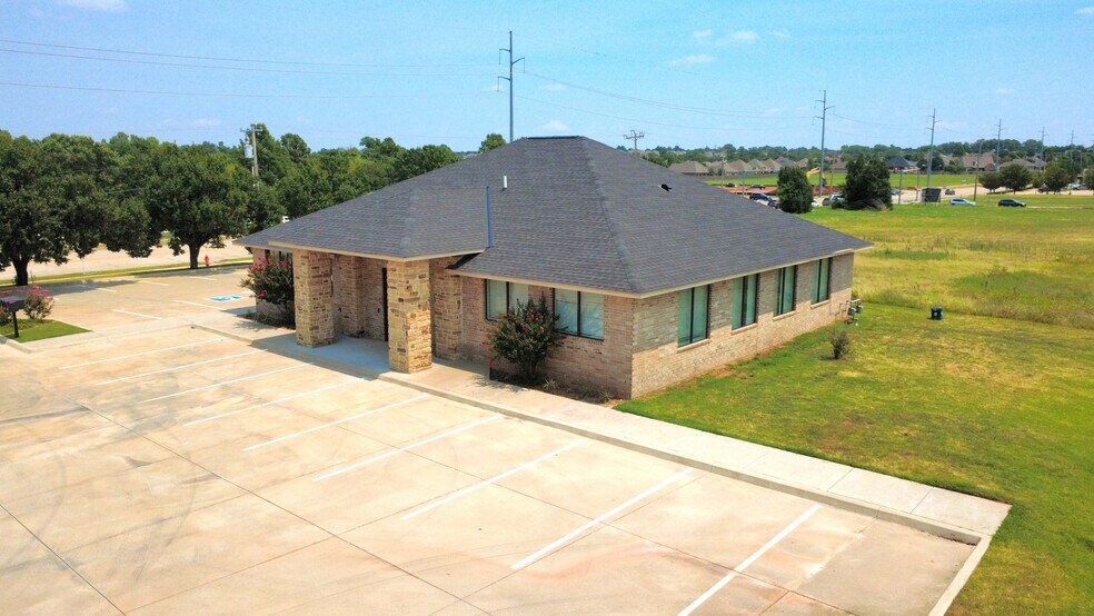1140 NW 192nd St, Edmond, OK à louer - Photo du bâtiment - Image 2 de 12