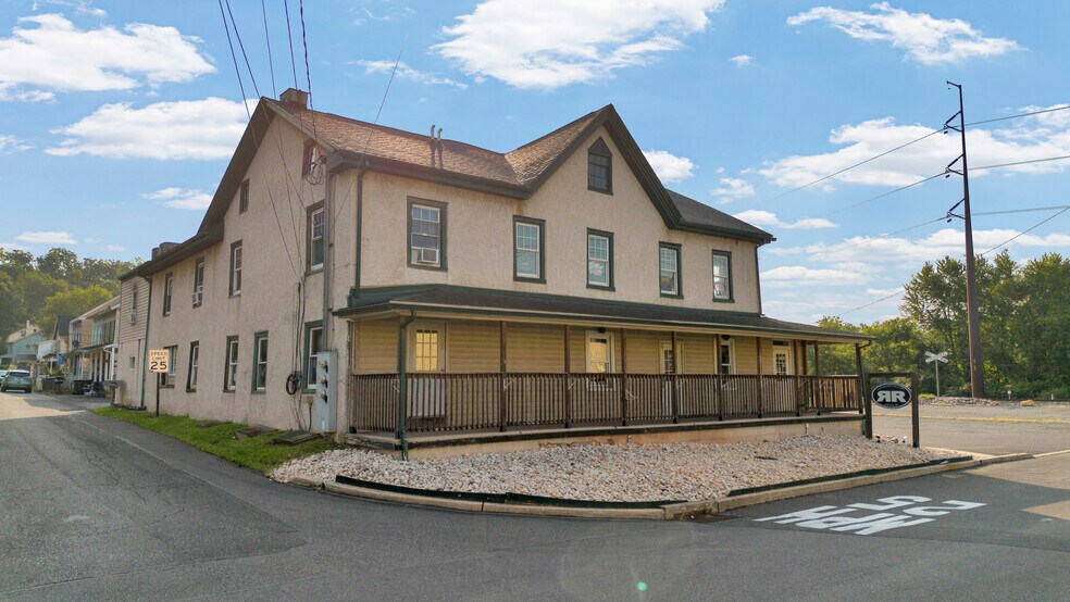 36 Railroad St, Linfield, PA à vendre - Photo du bâtiment - Image 3 de 59