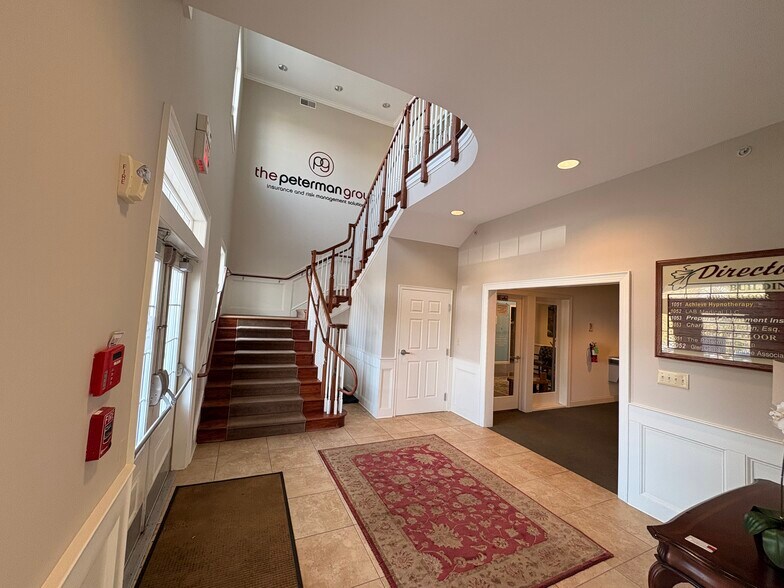 105 Montgomery Ave, Montgomeryville, PA à vendre - Photo du bâtiment - Image 3 de 8