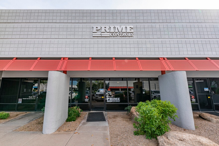 1575 W University Dr, Tempe, AZ for lease - Building Photo - Image 2 of 35