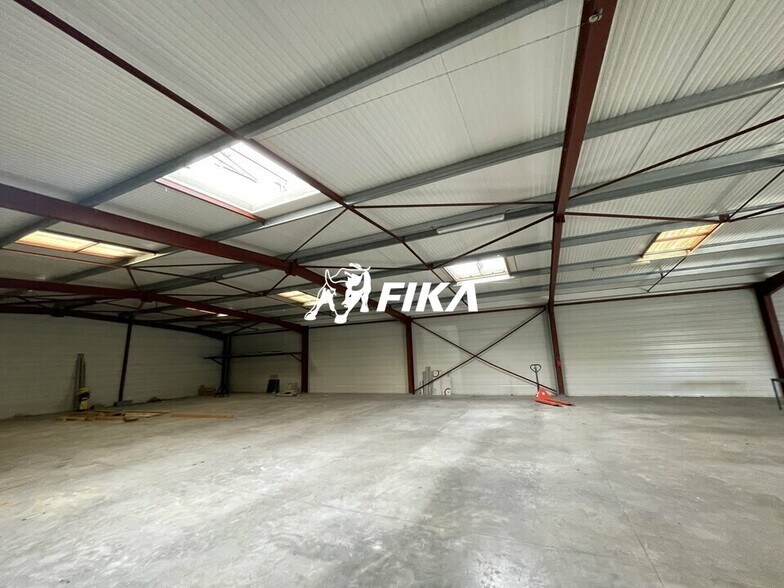 Flex in Saint Medard En Jalles for sale - Interior Photo - Image 2 of 11