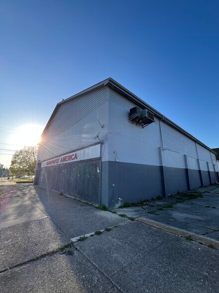 1728 E New York St, Indianapolis, IN à louer - Photo du bâtiment - Image 2 de 12