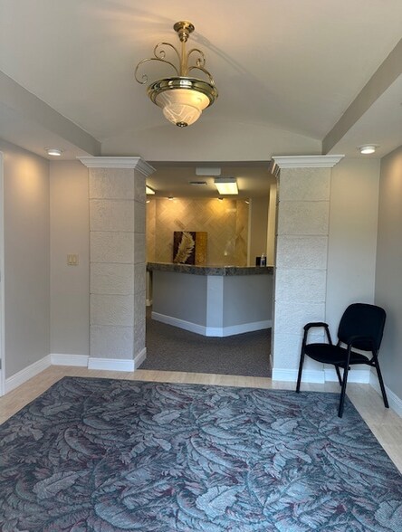 12593-12599 New Brittany Blvd, Fort Myers, FL for sale - Interior Photo - Image 3 of 10