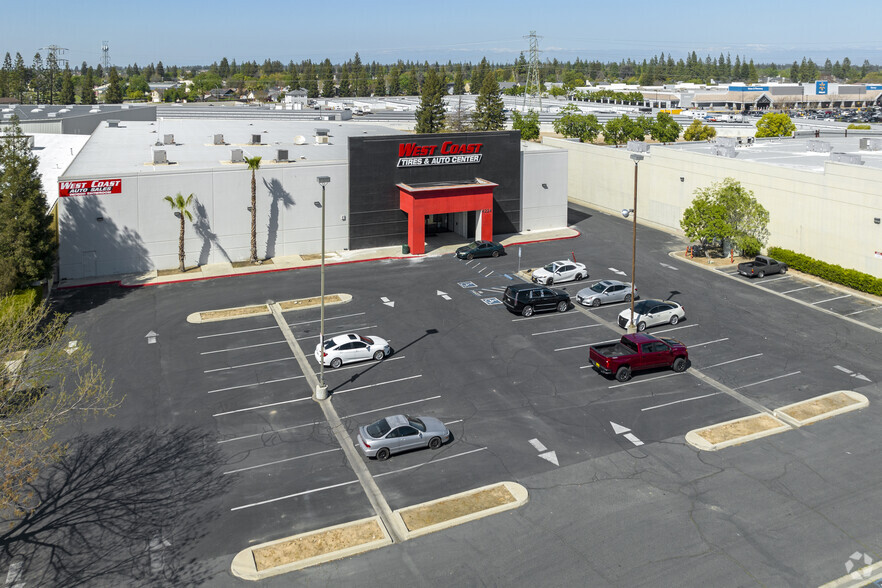 4224 W Shaw Ave, Fresno, CA for lease - Aerial - Image 3 of 9