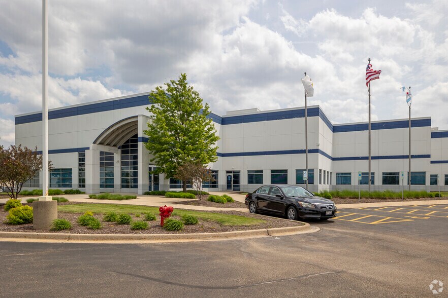 10801 Irving Park Rd, Chicago, IL à louer - Photo principale - Image 1 de 8