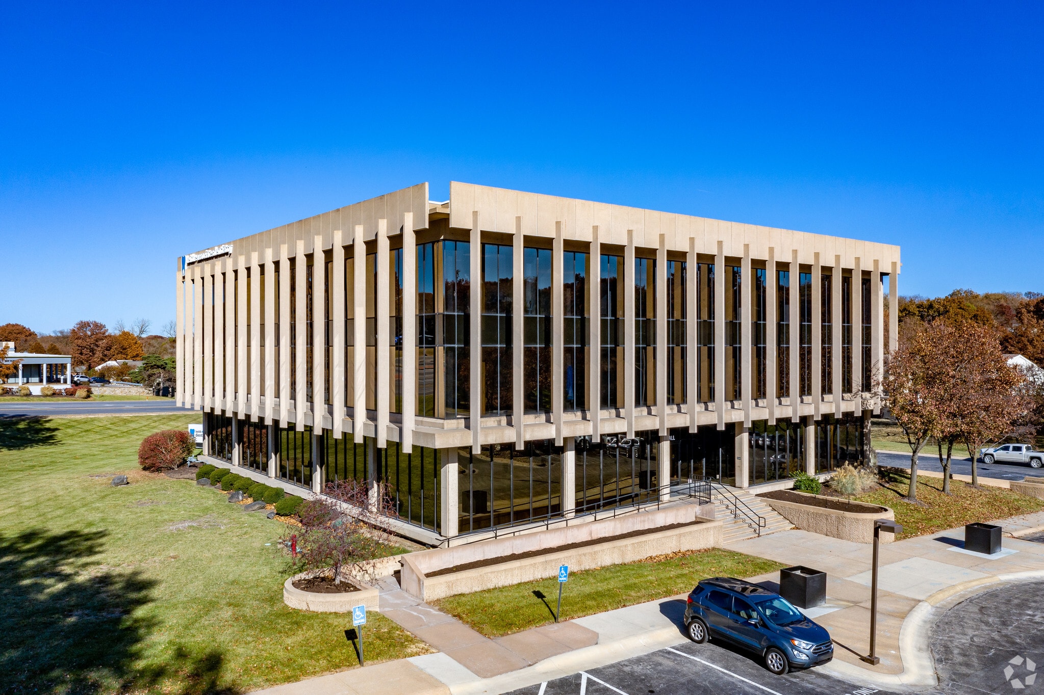 6299 Nall Ave, Mission, KS for lease Building Photo- Image 1 of 11