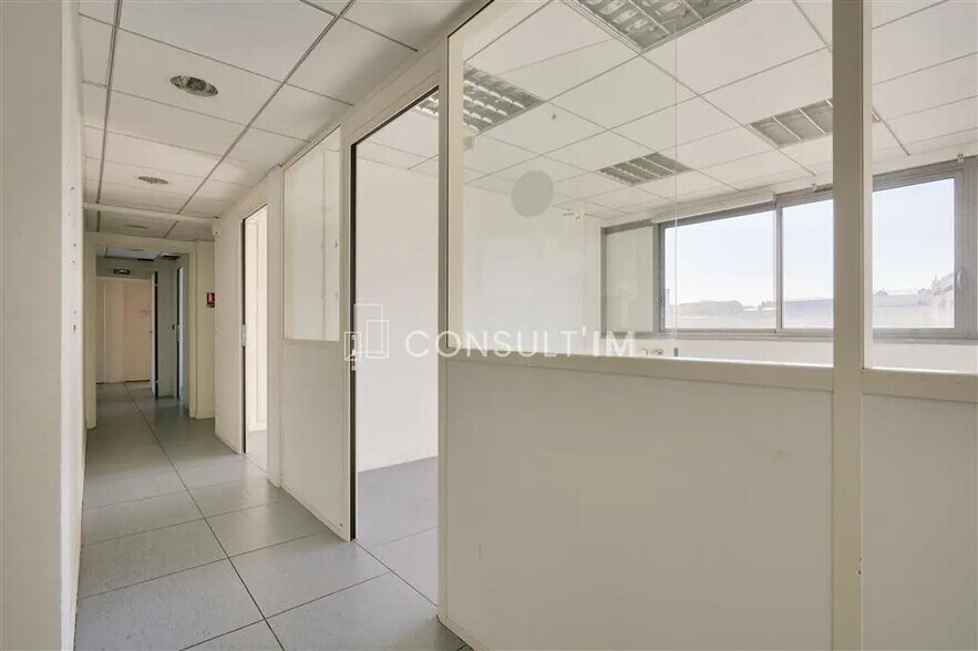 Office in Boulogne-Billancourt for lease - Building Photo - Image 3 of 8