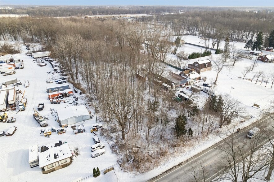 0000 Huron River Dr, New Boston, MI à vendre - Photo du bâtiment - Image 2 de 6