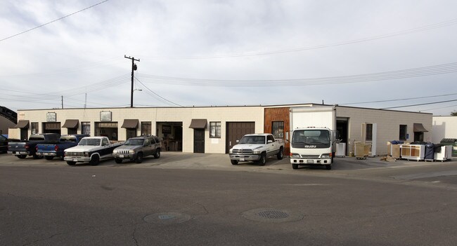 More details for 601-611 W Mountain View Ave, La Habra, CA - Industrial for Lease
