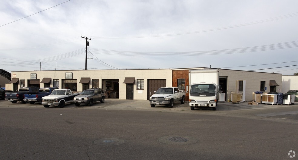 601-611 W Mountain View Ave, La Habra, CA for lease - Primary Photo - Image 1 of 2
