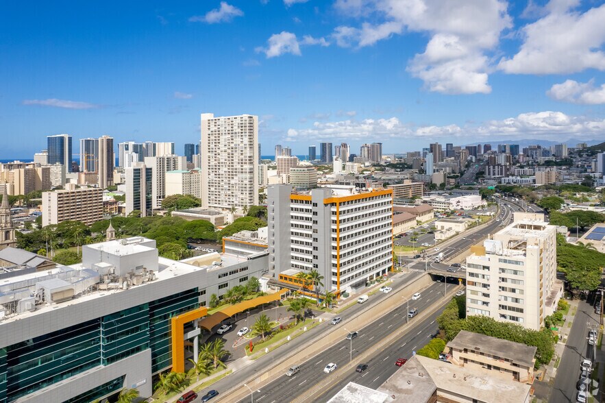 1319 Punahou St, Honolulu, HI à louer - Aérien - Image 3 de 4