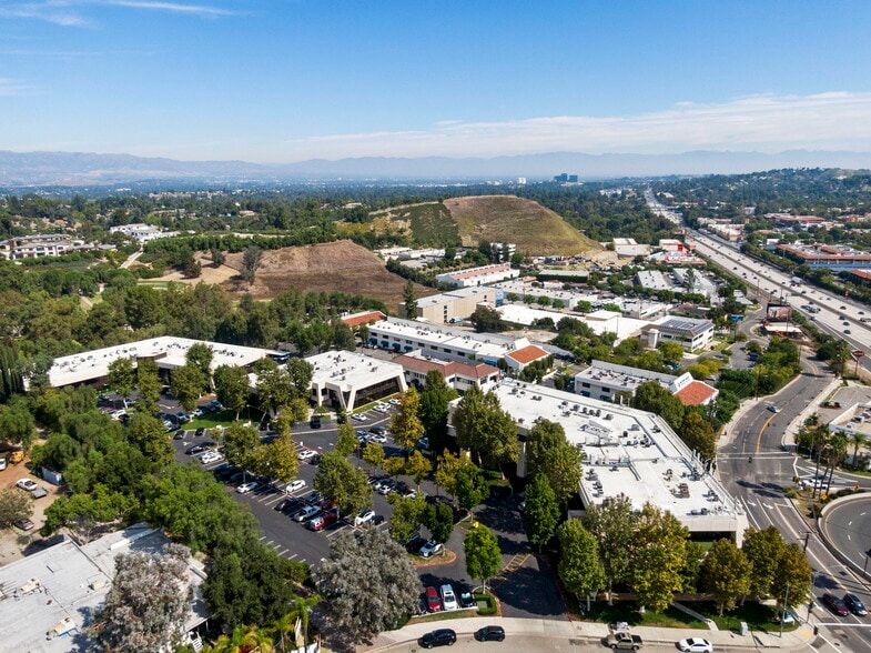 5000 N Parkway Calabasas, Calabasas, CA for lease - Building Photo - Image 2 of 14