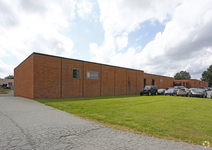 227-325 Crompton St, Charlotte, NC for lease - Building Photo - Image 2 of 5