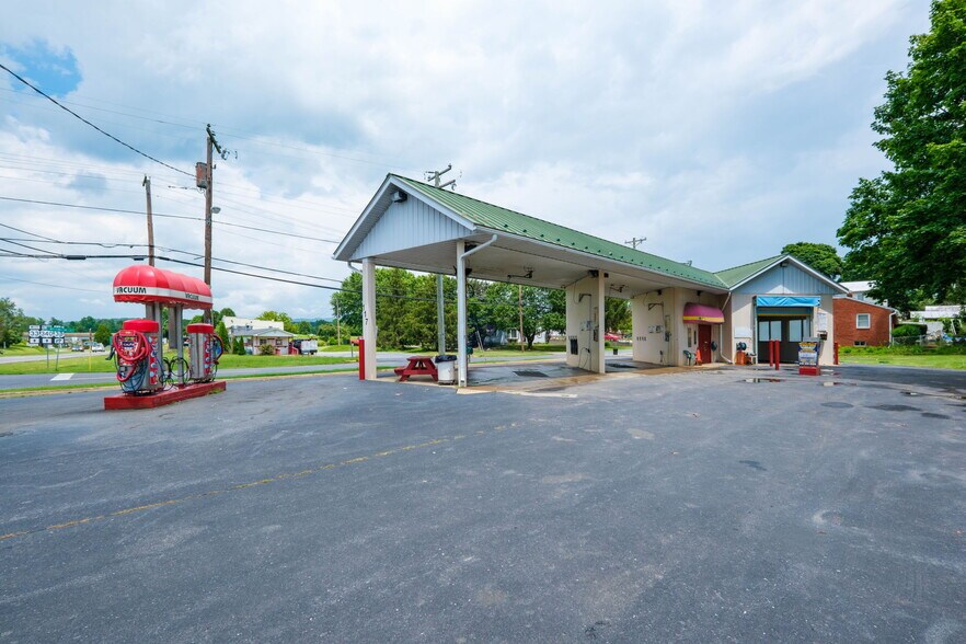 117 South East Side Hwy, Elkton, VA à vendre - Photo du bâtiment - Image 2 de 21