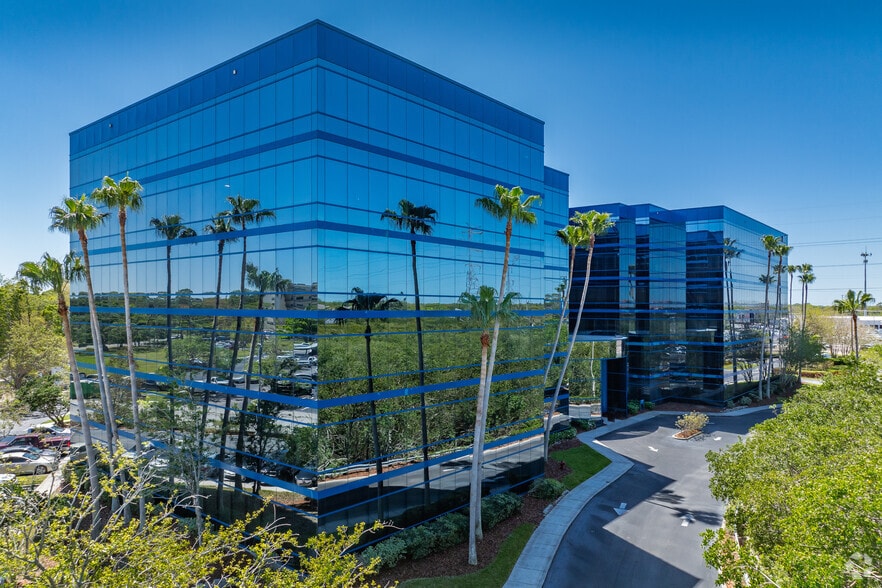 17755 US Highway 19 N, Clearwater, FL for sale - Primary Photo - Image 1 of 15