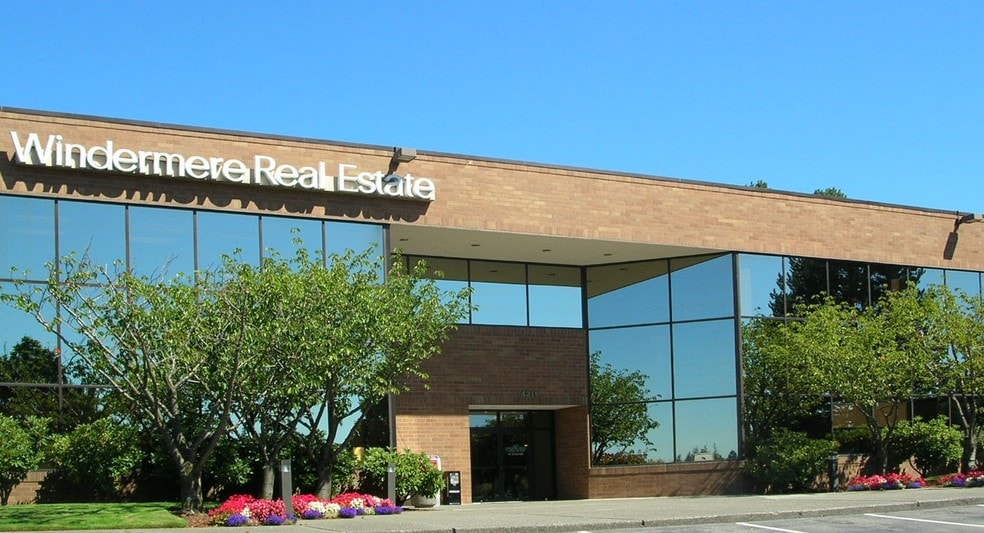 4211 Alderwood Mall Blvd, Lynnwood, WA for lease - Primary Photo - Image 1 of 3