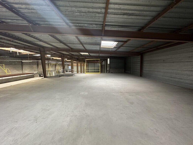 Local d'activités dans Mainvilliers à vendre - Photo du bâtiment - Image 2 de 21