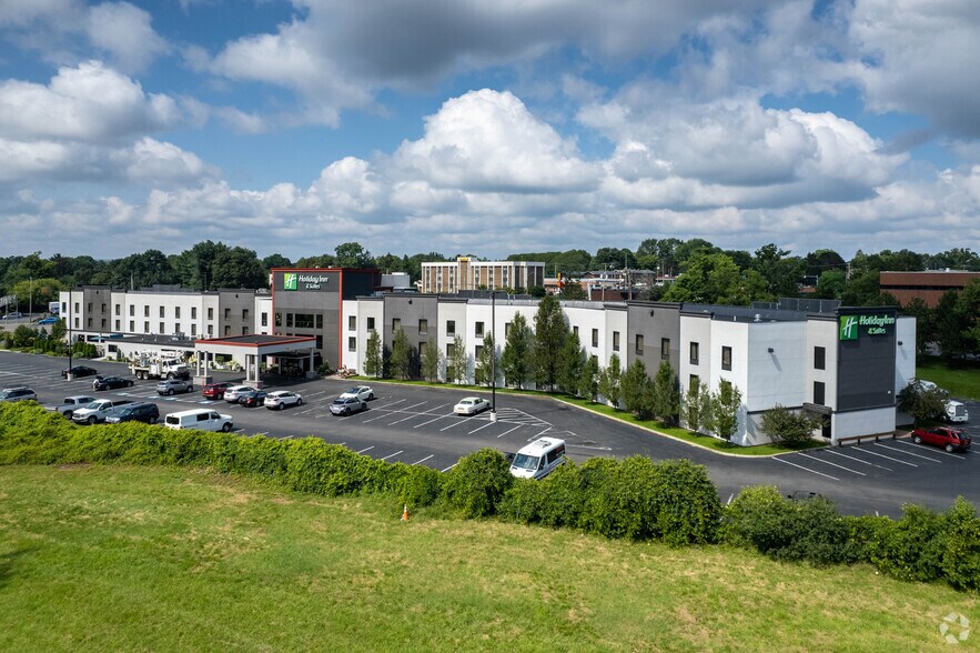 400 7th North St, Liverpool, NY à vendre - Photo du bâtiment - Image 3 de 13