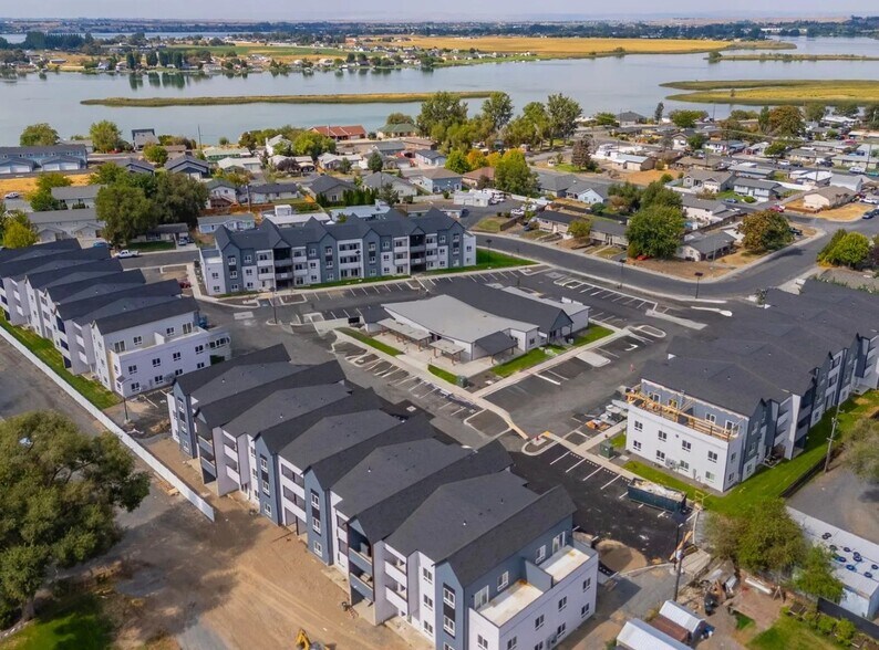 1701 Crouse st, Moses Lake, WA à vendre - Photo du bâtiment - Image 2 de 6