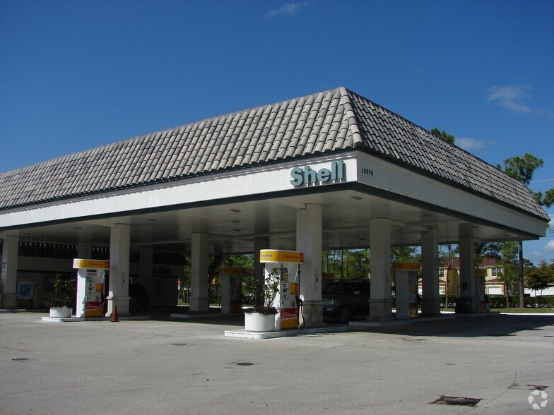 13870 Wellington Trace, Wellington, FL à vendre - Photo du bâtiment - Image 3 de 5