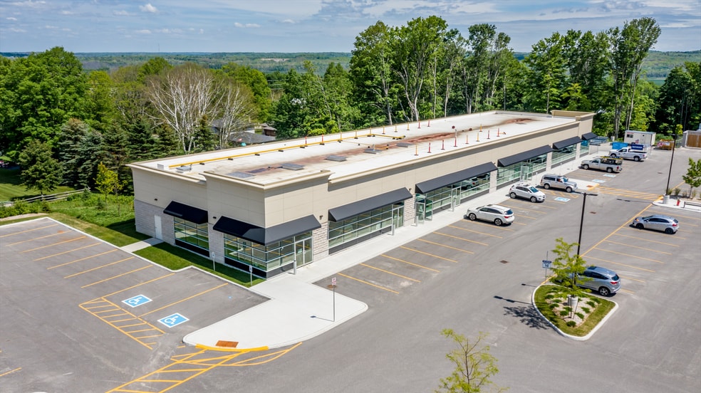 611 Prospect Blvd, Midland, ON for lease - Primary Photo - Image 1 of 7