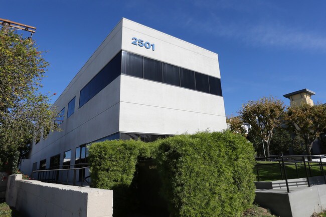 Plus de détails pour 2501 E Chapman Ave, Fullerton, CA - Bureau/Médical à louer