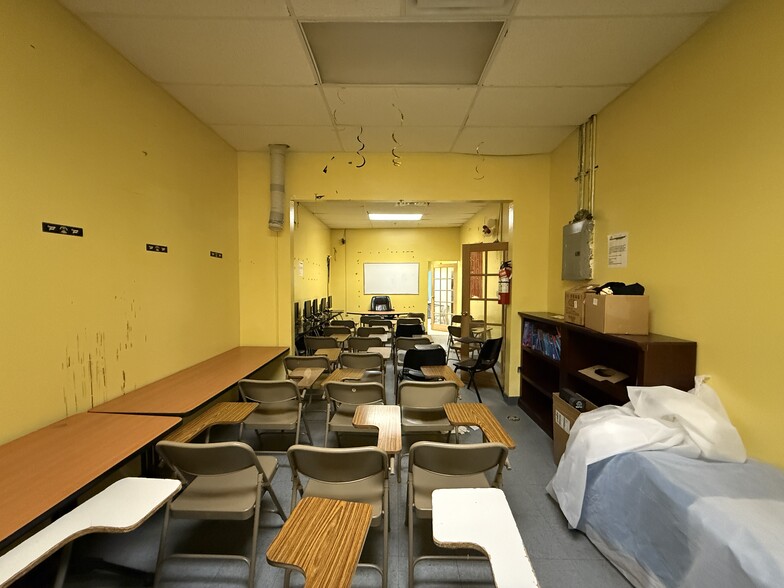 229-243 Empire Blvd, Brooklyn, NY for lease - Building Photo - Image 1 of 6