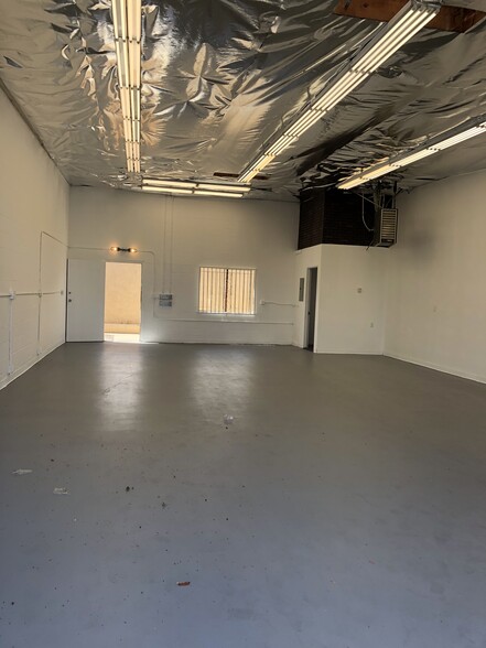 2621 Pico Blvd, Santa Monica, CA for lease - Interior Photo - Image 1 of 28