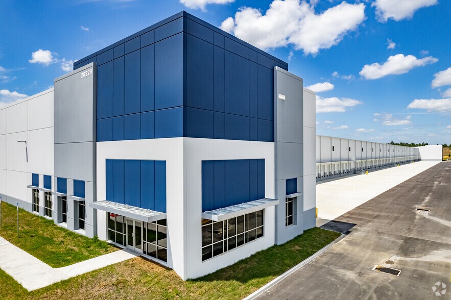 20229 O’Brien Rd, Groveland, FL à vendre - Photo du bâtiment - Image 2 de 6