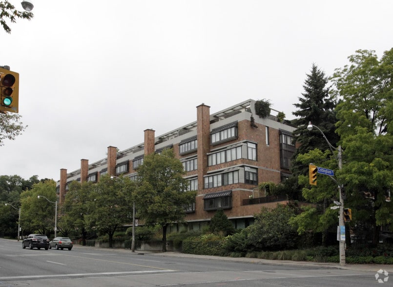 315 Avenue Rd, Toronto, ON à vendre - Photo du bâtiment - Image 2 de 5