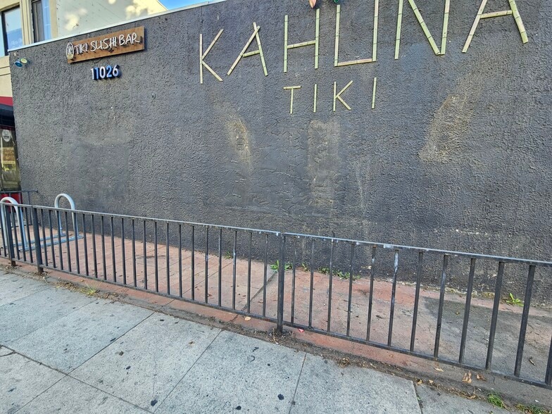 11026 Magnolia Blvd, North Hollywood, CA for sale - Building Photo - Image 3 of 11