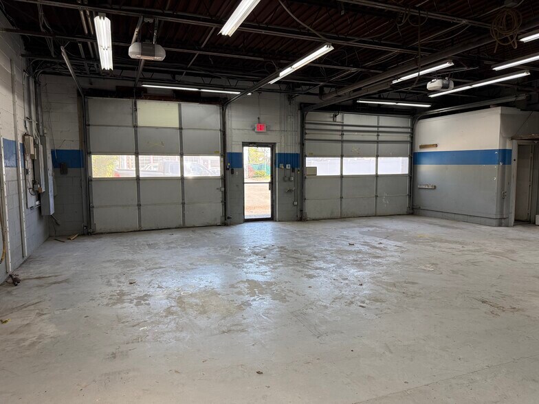 9 Van Zant St, Norwalk, CT à vendre - Photo du bâtiment - Image 2 de 15