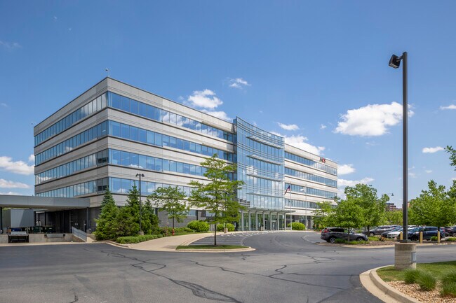 Plus de détails pour 9400 W Higgins Rd, Rosemont, IL - Coworking à louer