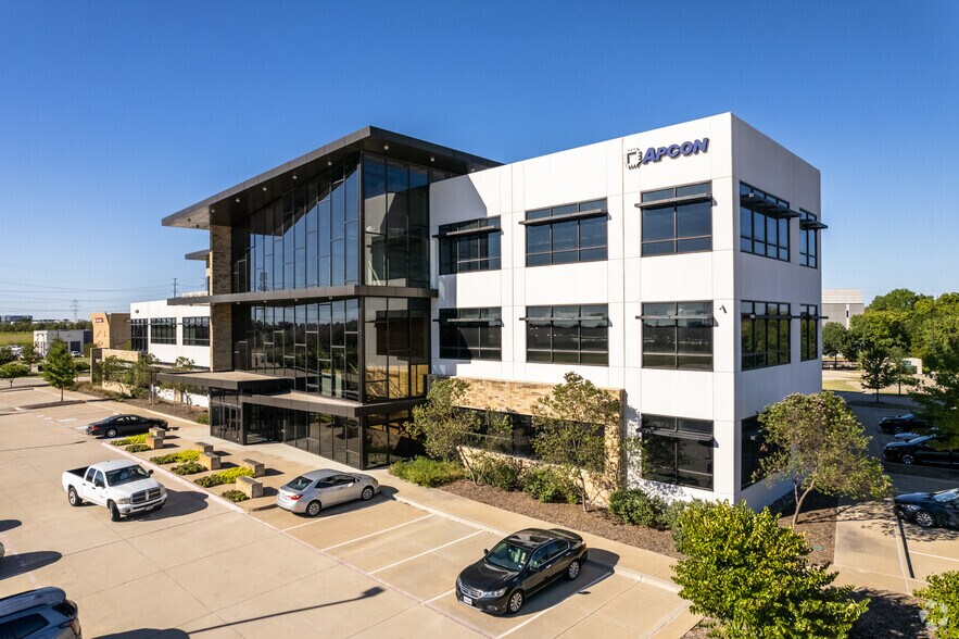 4351 Mapleshade Ln, Plano, TX à louer - Photo du bâtiment - Image 1 de 21