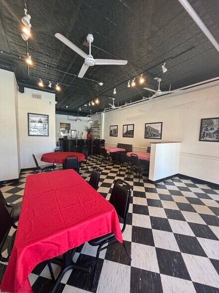 3221 Lorain Ave, Cleveland, OH à louer - Photo du bâtiment - Image 3 de 16