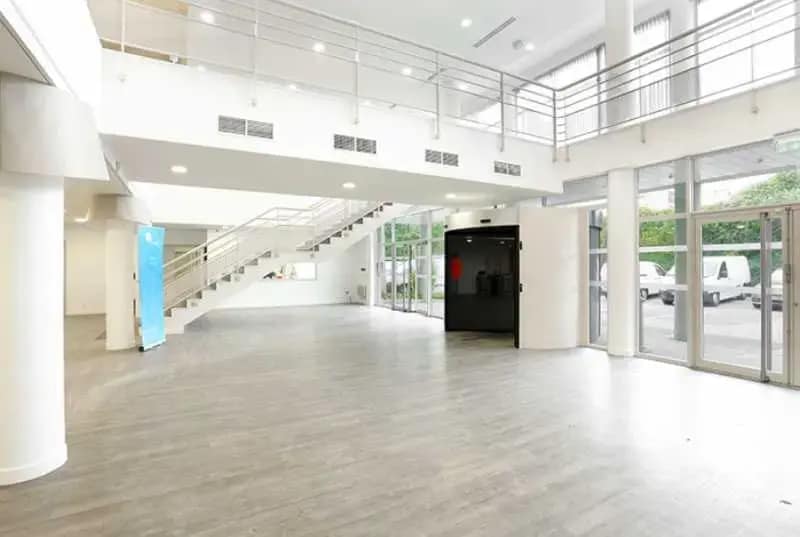 1-5 Avenue Carnot, Massy for lease Lobby- Image 1 of 5