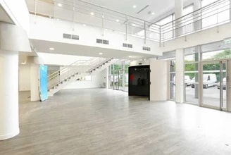 1-5 Avenue Carnot, Massy for lease Lobby- Image 1 of 5