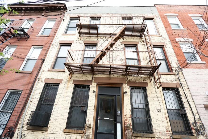 656 Henry St, Brooklyn, NY à vendre - Photo du bâtiment - Image 3 de 51