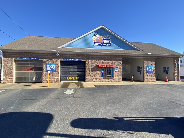 127 W Main St, Stafford Springs, CT for sale - Primary Photo - Image 1 of 9