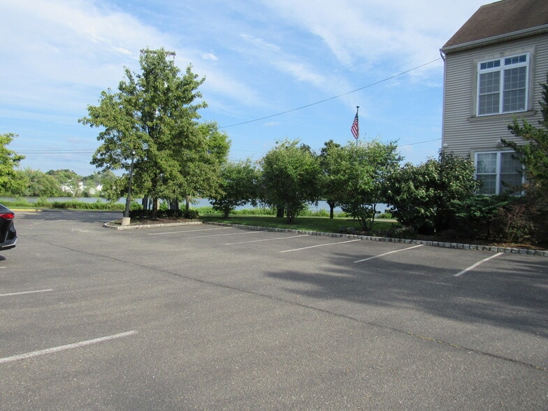 100 Lakeview Ave, Jamesburg, NJ for lease - Building Photo - Image 3 of 6