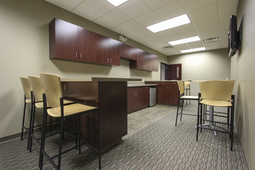 3015 Greyhound Dr, Waterloo, IA à louer - Photo intérieure - Image 2 de 46