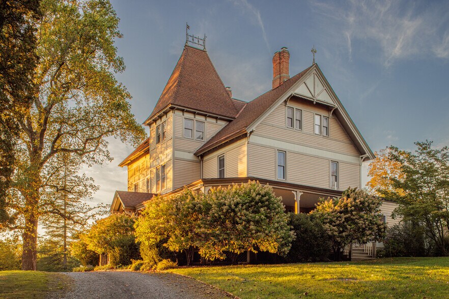 4317 NY-23, Hudson, NY à vendre - Photo du bâtiment - Image 3 de 51