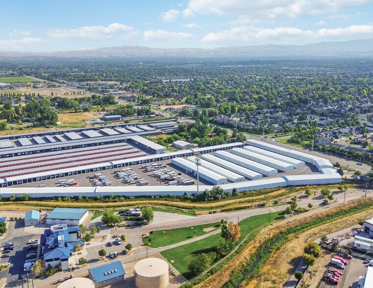 3915 N Ten Mile Rd, Meridian, ID à louer - Photo du bâtiment - Image 2 de 9