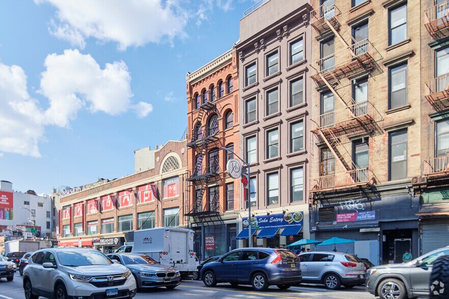 275 Canal St, New York, NY à louer - Photo du bâtiment - Image 2 de 3